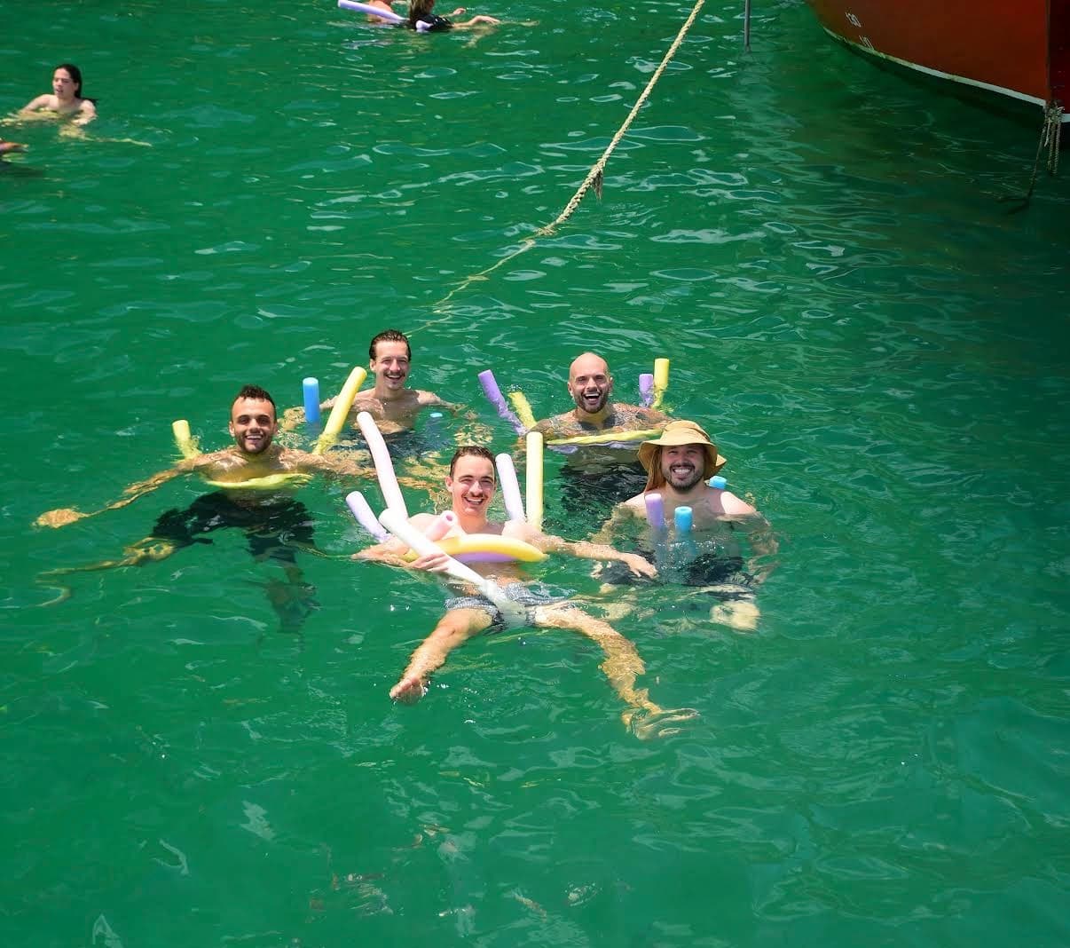 Passeio de Escuna nas Águas Cristalinas de Paraty 4