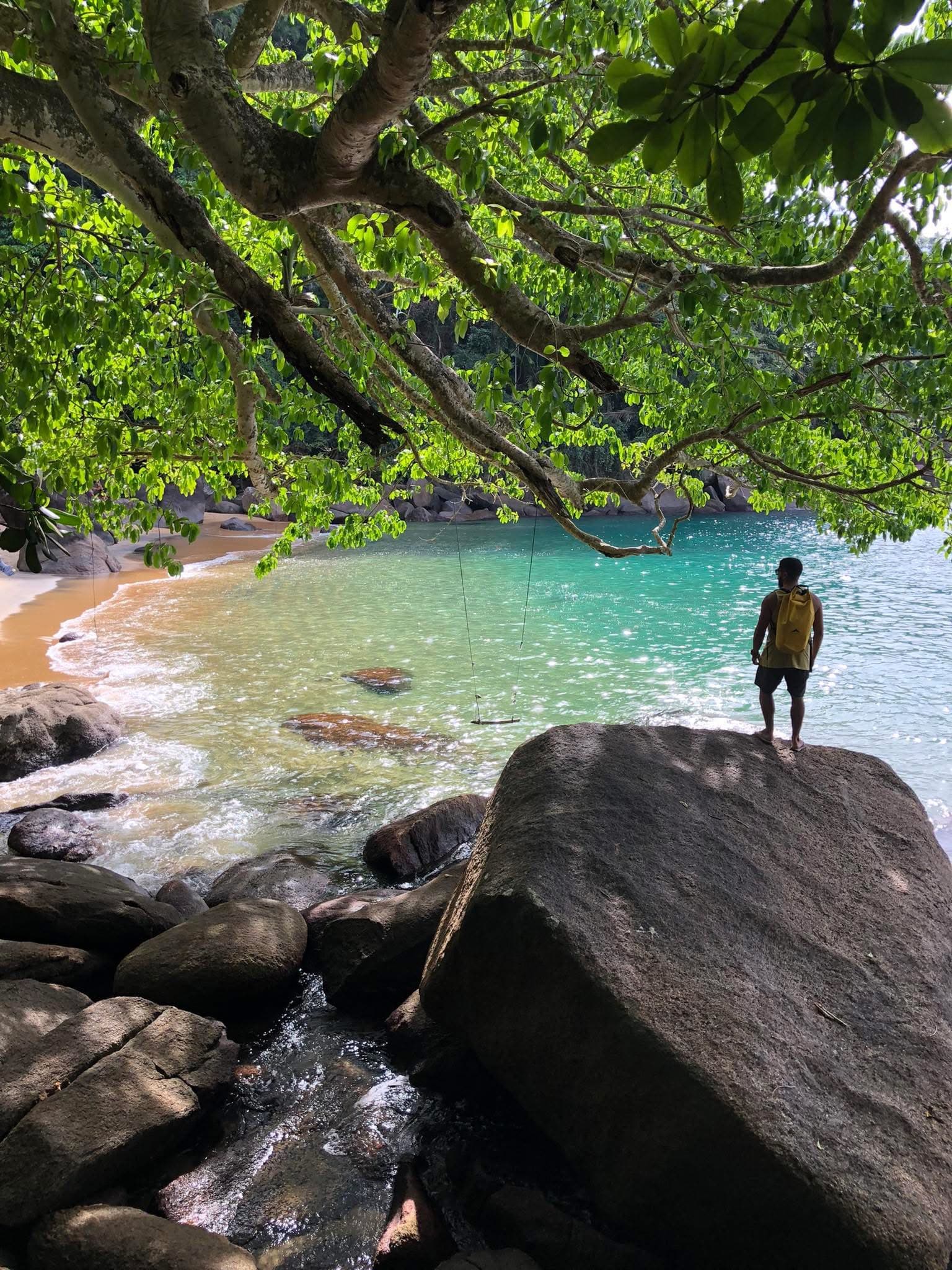 Passeio de Escuna nas Águas Cristalinas de Paraty 5