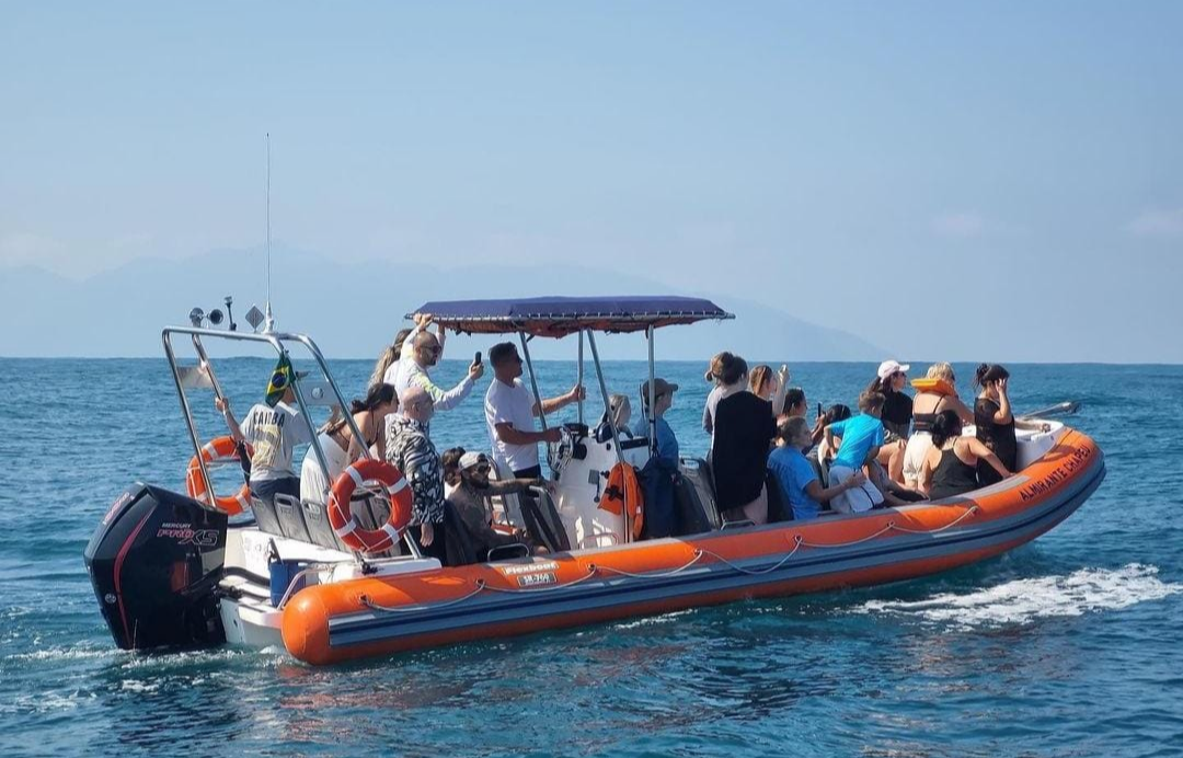 Terra/ mar - passeio de Jipe 4X4 e barco 4